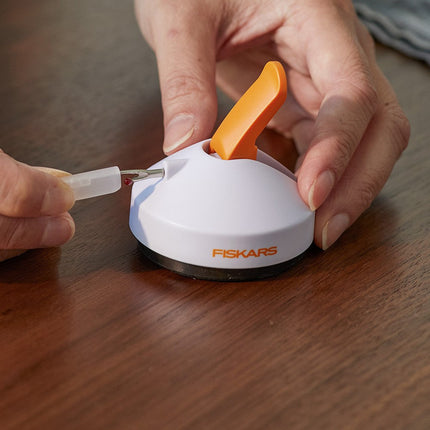 Fiskars Tabletop Seam Ripper - image 4