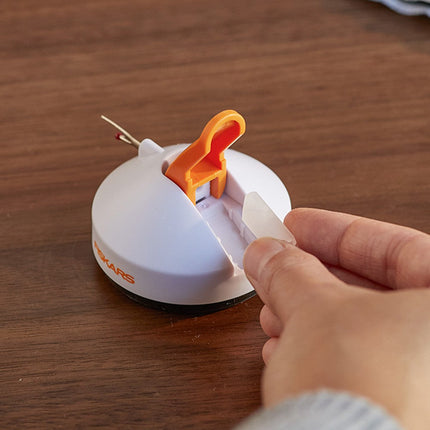 Fiskars Tabletop Seam Ripper - image 3