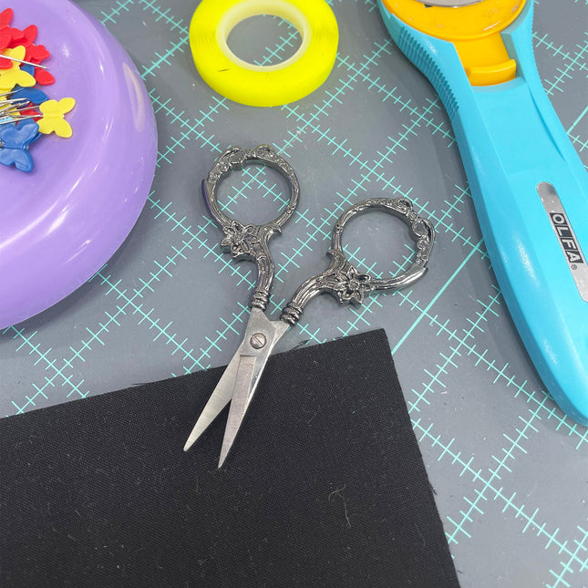 Hemline 3.75" Embroidery Scissors - image 2